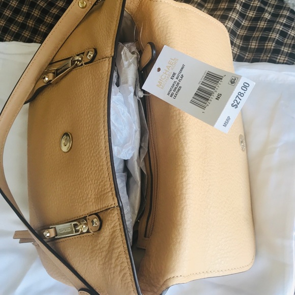 SOLD!NWT Michael Kors Bag! On Sale🌸🌸🌸 - Picture 3 of 6